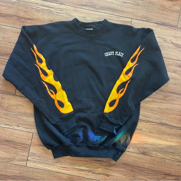 CHADS PLACE BIG BEAR LONG SLEEVE SWEAT SHIRT TEE FLAME SLEEVES Size Small